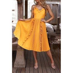 Sukienka ENIDA MUSTARD. Żółte sukienki damskie Sukienka ENIDA MUSTARD, s, bez wzorów, bez kołnierzyka, bez rękawów, długie. W wyprzedaży za 69,00 zł.