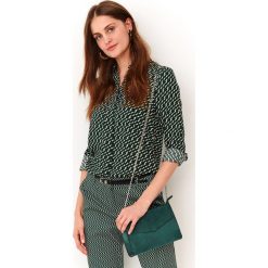 Koszula we wzór retro. Zielone koszule damskie na zimę, w geometryczne wzory, z tkaniny, retro. Za 69,99 zł.