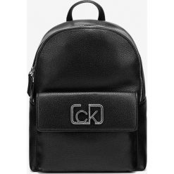 Calvin Klein Plecak Czarny. Czarne plecaki damskie Calvin Klein, bez wzorów, z materiału. Za 738,95 zł.