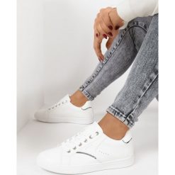 Białe Buty Sportowe Irinlyn. Białe buty sportowe damskie Born2be, bez wzorów, sportowe. Za 79,99 zł.