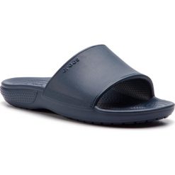 Klapki CROCS - Classic II Slide 205732 Navy. Niebieskie klapki damskie Crocs, bez wzorów, z tworzywa sztucznego, bez obcasa. Za 99,00 zł.