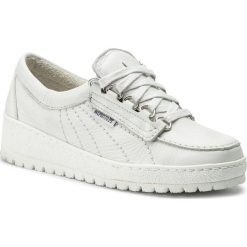 Półbuty MEPHISTO - Lady L818 White. Białe półbuty damskie Mephisto, bez wzorów, ze skóry, bez obcasa, na płaskiej podeszwie, bez zapięcia. W wyprzedaży za 539,00 zł.