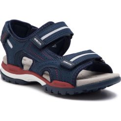 Sandały GEOX - J Borealis B. D J920RD 000CE C0735 D Navy/Red. Niebieskie sandały chłopięce Geox, ze skóry ekologicznej, bez zapięcia. W wyprzedaży za 199,00 zł.
