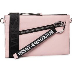 Torebka VERSACE JEANS COUTURE - E1VVBBZX 71424 400. Różowe listonoszki damskie Versace Jeans Couture, bez wzorów, z jeansu, bez dodatków. W wyprzedaży za 589,00 zł.