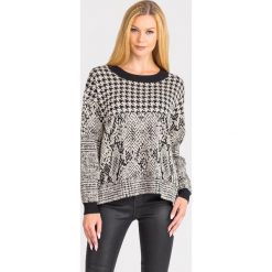 SWETER TWINSET. Czarne swetry damskie Twinset, s, z aplikacjami, z materiału, bez rękawów, bez kaptura. Za 809,00 zł.