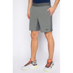 Szorty sportowe NIKE Flex BV2770. Szare spodnie męskie Nike, s, bez wzorów, z elastanu, sportowe. W wyprzedaży za 189,00 zł.