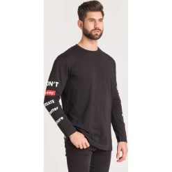 LONGSLEEVE JOHN RICHMOND. Czarne bluzy męskie m, z nadrukiem, z bawełny, z okrągłym kołnierzem. Za 265,00 zł.