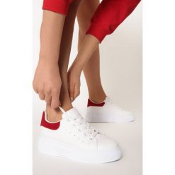 Biało-Czerwone Sneakersy Harding. Białe sneakersy damskie Born2be. Za 89,99 zł.