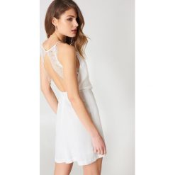 Samsoe & Samsoe Krótka sukienka Willow - White,Offwhite. Białe sukienki koronkowe Samsøe & Samsøe, w koronkowe wzory, z krótkim rękawem, mini. Za 242,95 zł.