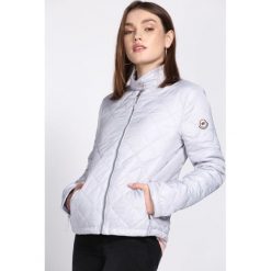 Jasnoszara Kurtka Undefeated. Szare kurtki damskie pikowane Born2be, s, z aplikacjami. Za 44,99 zł.
