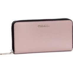 Duży Portfel Damski CALVIN KLEIN - Neat F19 Lrg Ziparound K60K605670 Tbp. Brązowe portfele damskie Calvin Klein, bez wzorów, ze skóry ekologicznej. Za 299,00 zł.