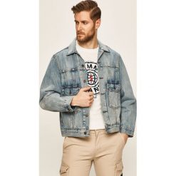 Levi's - Kurtka jeansowa. Czerwone płaszcze męskie Levi's®, s, bez wzorów, z bawełny, krótkie, bez kaptura. Za 499,90 zł.