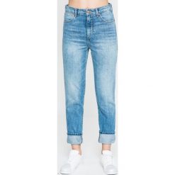 Wrangler - Jeansy Retro. Niebieskie jeansy damskie Wrangler, bez wzorów, z bawełny, z podwyższonym stanem. W wyprzedaży za 199,90 zł.