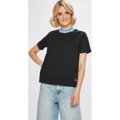 Calvin Klein Jeans - Top. Czarne topy damskie marki Calvin Klein Jeans, s, z bawełny, z okrągłym kołnierzem. W wyprzedaży za 159,90 zł.