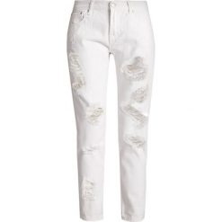 Boyfriendy damskie: Glamorous Jeansy Relaxed Fit white
