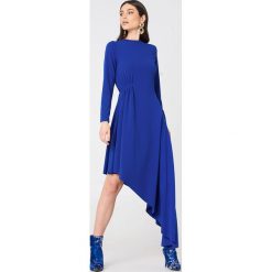 NA-KD Party Jerseyowa sukienka z długim rękawem - Blue. Niebieskie długie sukienki marki NA-KD Party, na imprezę, z asymetrycznym kołnierzem, z długim rękawem, asymetryczne. Za 202,95 zł.