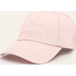 Tommy Jeans - Czapka. Różowe czapki damskie Tommy Jeans, z aplikacjami, z bawełny. Za 179,90 zł.