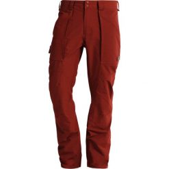Burton SOUTHSIDE Spodnie narciarskie fired brick. Czerwone spodnie męskie marki Burton, xs, bez wzorów, z nylonu, sportowe, długie. W wyprzedaży za 629,25 zł.