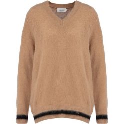 Sweter Calvin Klein K20K201472. Pomarańczowe swetry damskie Calvin Klein, s, bez wzorów, klasyczne, bez rękawów, bez kaptura. W wyprzedaży za 439,00 zł.