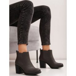 Szare Botki Plum Plum. Szare botki damskie Renee, bez obcasa, na obcasie, bez zapięcia. Za 109,99 zł.