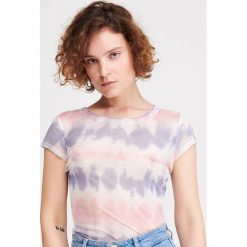 Wzorzysty T-shirt - Różowy. Różowe t-shirty damskie Reserved, s, bez wzorów, bez kołnierzyka. Za 59,99 zł.