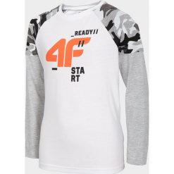Longsleeve chłopięcy (122-164). T-shirty chłopięce bez wzorów, z bawełny, z długim rękawem. W wyprzedaży za 49,99 zł.