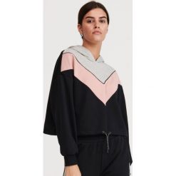 Bluza z geometryczną wstawką - Wielobarwny. Bluzy damskie Reserved, s, bez wzorów, bez rękawów, bez kaptura. Za 99,99 zł.