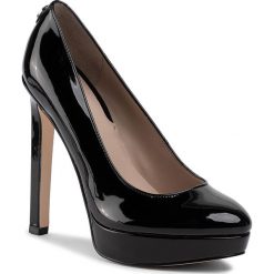 Szpilki GUESS - Eliada2 FL5E2D PAF08 BLACK. Czarne półbuty damskie Guess, z aplikacjami, ze skóry ekologicznej, eleganckie, bez obcasa, na obcasie, bez zapięcia. Za 659,00 zł.