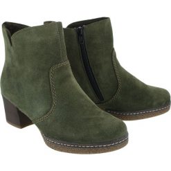 RIEKER 79061-54 green, botki damskie. Zielone botki damskie Rieker, na zimę, ze skóry, na średnim obcasie, bez zapięcia. W wyprzedaży za 269,90 zł.