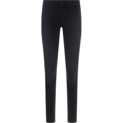 Jeansy Skinny Fit Guess W01A46 D2ZK1. Czarne jeansy damskie Guess. W wyprzedaży za 379,00 zł.