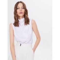 Top z wiskozy - Biały. Białe topy damskie Mohito, bez wzorów, z wiskozy, bez kołnierzyka. W wyprzedaży za 39,99 zł.