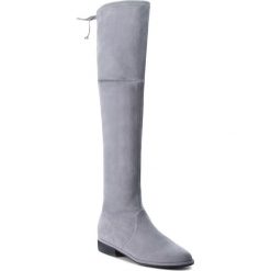 Muszkieterki STUART WEITZMAN - Lowland YL53485 Dovetail. Niebieskie kozaki damskie marki Stuart Weitzman, ze skóry, przed kolano, na wysokim obcasie, na obcasie, bez zapięcia. W wyprzedaży za 1779,00 zł.