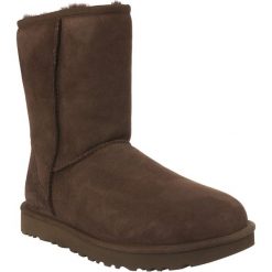 Ugg brązowe Classic Short Ii Chocolate. Pomarańczowe śniegowce damskie Ugg, na zimę, z wełny, eleganckie, bez zapięcia. W wyprzedaży za 739,00 zł.