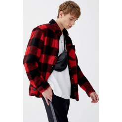 Koszula wierzchnia w kratkę, z podszewką. Białe koszule męskie Pull&Bear, m, w kratkę, bez kołnierzyka, z długim rękawem. Za 159,00 zł.