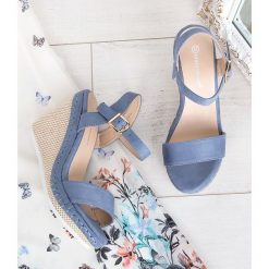 Sandałki damskie Ideal Shoes U-6292 Niebieskie. Niebieskie sandały damskie Ideal Shoes, bez wzorów, z tworzywa sztucznego, klasyczne, na wysokim obcasie, na koturnie, bez zapięcia. Za 99,00 zł.
