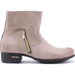 Botki - skóra naturalna - model 475 - kolor cappuccino. Pomarańczowe botki damskie Zapato, ze skóry, bez obcasa, bez zapięcia. W wyprzedaży za 339,00 zł.