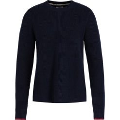 Sweter Tommy Jeans Side Slit DW0DW07178. Białe swetry damskie Tommy Jeans, m, bez wzorów, z jeansu, klasyczne, bez rękawów, bez kaptura. W wyprzedaży za 229,00 zł.