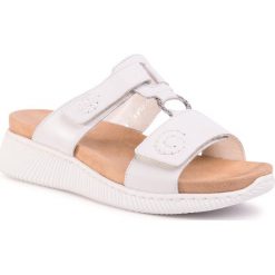 Klapki RIEKER - 68492-81 Weiss. Białe klapki damskie Rieker, bez wzorów, ze skóry, bez obcasa. Za 209,00 zł.