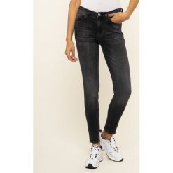 Jeansy Skinny Fit Tommy Jeans Nora DW0DW07494. Czarne jeansy damskie Tommy Jeans, bez wzorów, z jeansu. W wyprzedaży za 389,00 zł.