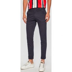 Tommy Jeans - Spodnie. Niebieskie spodnie męskie Tommy Jeans, bez wzorów, z elastanu. Za 399,90 zł.