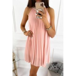 Sukienka TERZOLA PINK. Różowe sukienki damskie IVET, na co dzień, na lato, s, bez wzorów, eleganckie, bez kołnierzyka, z krótkim rękawem, krótkie, mini. W wyprzedaży za 109,00 zł.