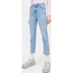 Jeansy Straight - Niebieski. Niebieskie jeansy damskie Cropp. Za 89,99 zł.
