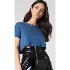 NA-KD Basic Krótki T-shirt oversize - Blue. Niebieskie t-shirty damskie marki NA-KD Basic, bez wzorów, z bawełny, klasyczne, bez kołnierzyka. W wyprzedaży za 20,47 zł.