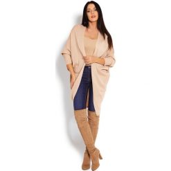 Kardigan damski elegancki beż. Swetry damskie e-margeritka.pl, bez wzorów, eleganckie, z długim rękawem, długie, bez kaptura. Za 109,99 zł.
