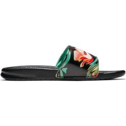 Klapki Nike Wmns Benassi JDI Print (618919-019). Klapki damskie Nike, bez wzorów, z materiału, bez obcasa. Za 109,99 zł.