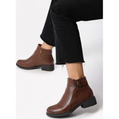 Camelowe Botki Ickenham. Brązowe botki damskie Born2be, na jesień, z futra, na niskim obcasie, na płaskiej podeszwie, z paskami. Za 109,99 zł.