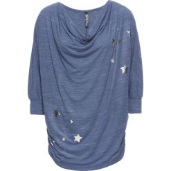 Shirt z dekoltem "wodą" bonprix indygo - jasnoszary melanż z nadrukiem. Niebieskie koszulki damskie bonprix, z nadrukiem, bez kołnierzyka, bez rękawów. Za 99,99 zł.
