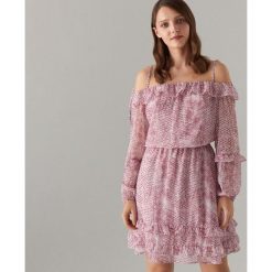 Mini sukienka cold shoulder - Różowy. Różowe sukienki damskie Mohito, bez wzorów, bez kołnierzyka, bez rękawów, mini. W wyprzedaży za 79,99 zł.