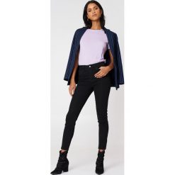 Spodnie damskie: NA-KD Jeansy rurki z wysokim stanem - Black