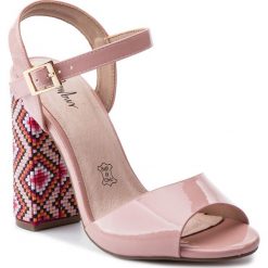 Sandały MENBUR - 20466 Pink 0003. Różowe klapki damskie Menbur, bez wzorów, ze skóry ekologicznej, bez obcasa, na obcasie. Za 339,00 zł.